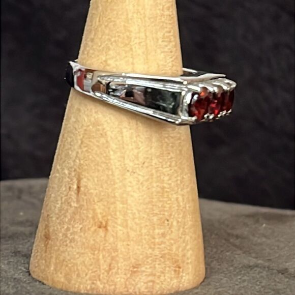 Mozambique Garnet 3.25 ctw 3 Stone Men's Ring in Stainless Steel - Picture 6 of 13